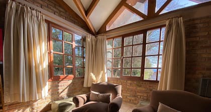 Casa de Montaña en la Patagonia Argentina, ubicacion ideal con vista al lago.