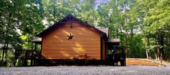 THUNDER RIDGE LODGE HAS AN AWESOME VIEW OF MT YONAH! Peace, privacy & seclusion.