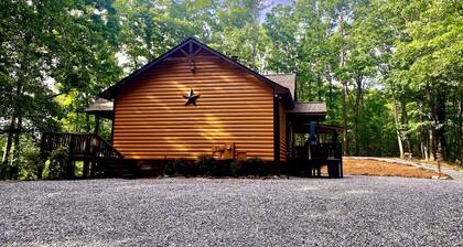 THUNDER RIDGE LODGE HAS AN AWESOME VIEW OF MT YONAH! Peace, privacy & seclusion.