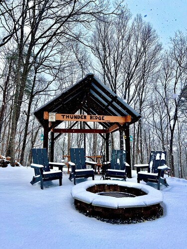 THUNDER RIDGE LODGE HAS AN AWESOME VIEW OF MT YONAH! Peace, privacy & seclusion.