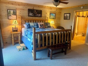 2 Schlafzimmer, Schreibtisch, Bügeleisen/Bügelbrett, WLAN