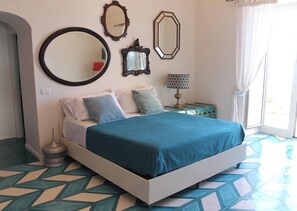 2 bedrooms, travel cot, free WiFi, bed sheets