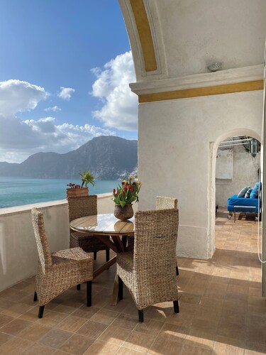 Limoni - View of Positano and Capri