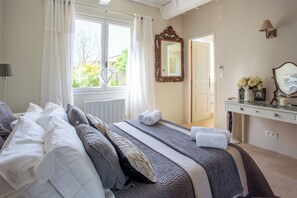 2 bedrooms, iron/ironing board, travel cot, free WiFi - Stunning Gite with Private Pool and Large Garden (Neffies)