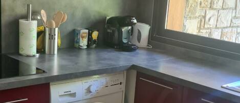 Coffee/tea maker, fridge, microwave, oven