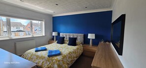 Rumah | 3 kamar tidur, setrika/meja setrika, Wi-Fi gratis, dan seprai linen