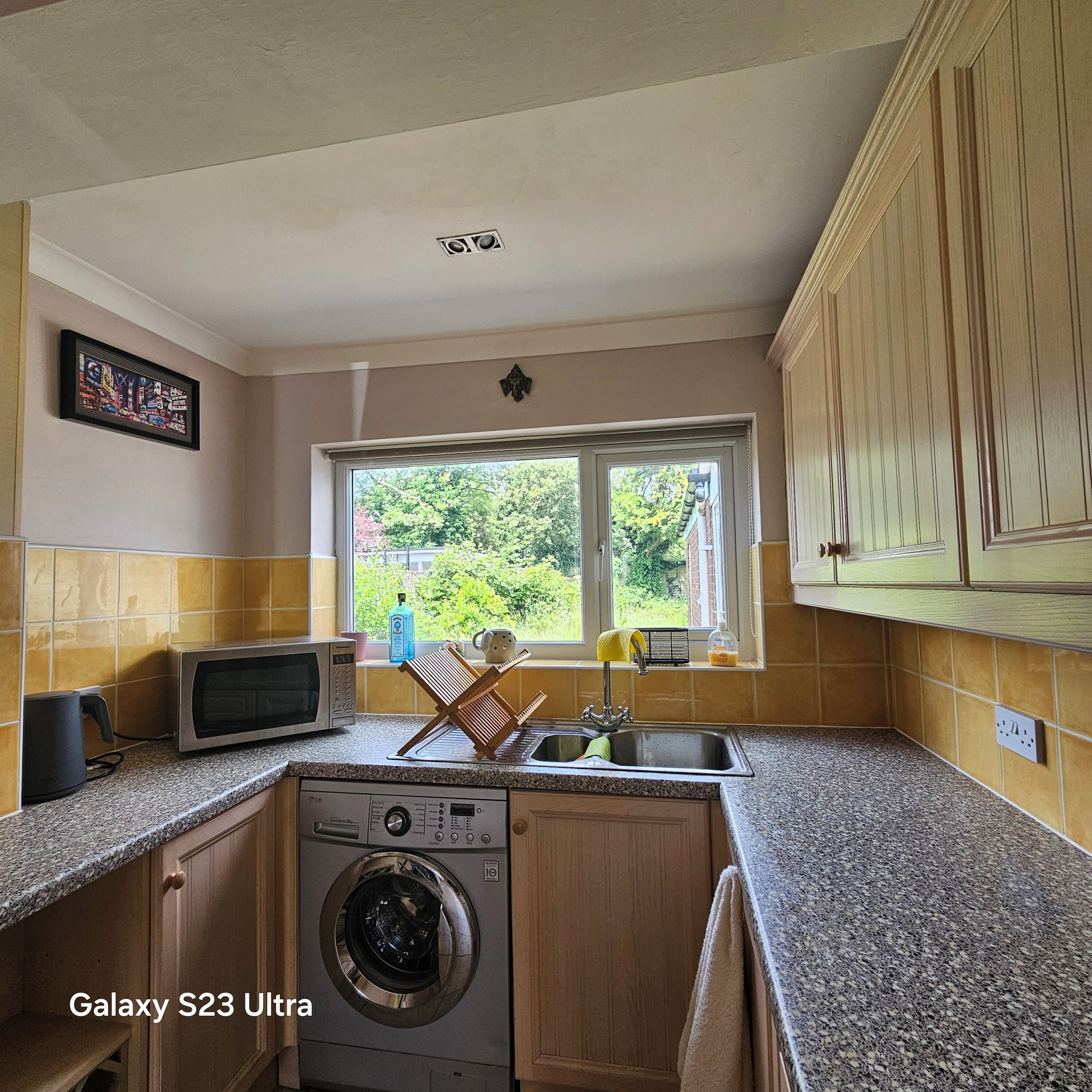 House | Private kitchen | Fridge, microwave, oven, stovetop