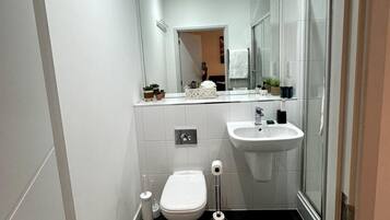 Appartamento | Bagno | Doccia, asciugamani