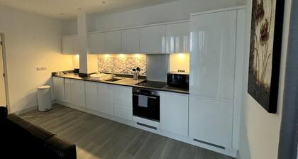 Cozy Bracknell Apartment With Modern Amenities