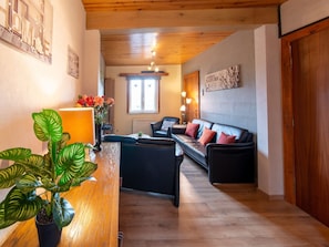 TV - Cozy Family Cottage in Érezée (Erezée)