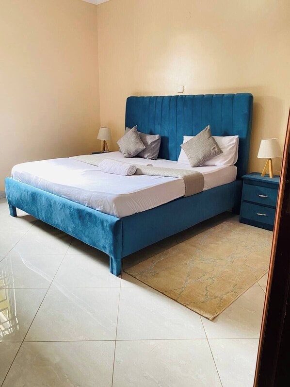 1 slaapkamer, een strijkplank/strijkijzer, wifi, beddengoed