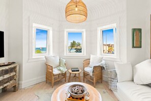 TV - Beachside Boho Retreat by Sydney Dreams (North Bondi)