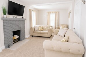 Smart TV, fireplace