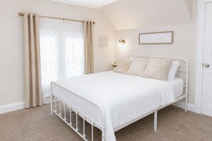 2 slaapkamers, een strijkplank/strijkijzer, reisbedje, gratis wifi