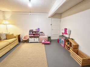 Interior - Charming Retreat on Quiet Street, close to Notre Dame and DTSB (South Bend)