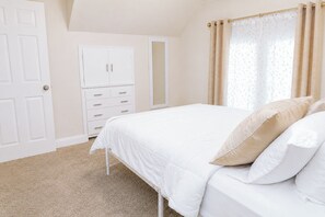 2 bedrooms, iron/ironing board, travel crib, WiFi (free)
