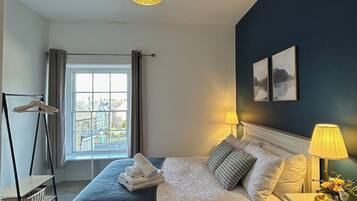 2 bedrooms, travel cot, free WiFi, bed sheets