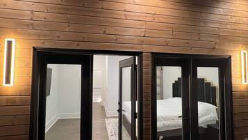 3 habitaciones, tabla de planchar con plancha, wifi y ropa de cama