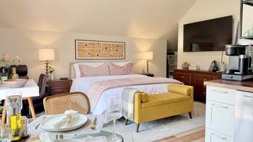 1 bedroom, desk, iron/ironing board, WiFi (free)