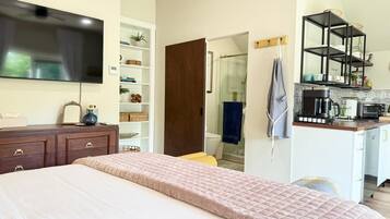 1 chambre, bureau, fer et planche à repasser, Wi-Fi gratuit