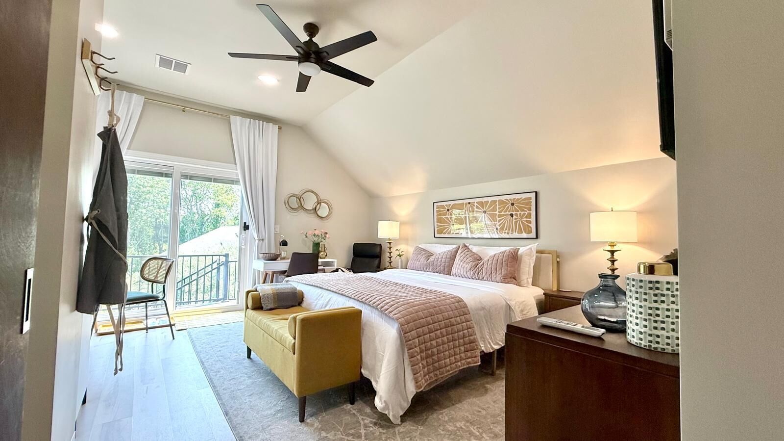 1 bedroom, desk, iron/ironing board, WiFi (free)