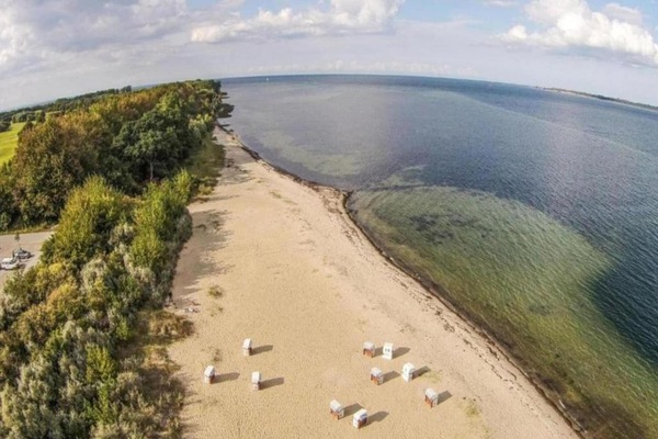 Una spiaggia nelle vicinanze
