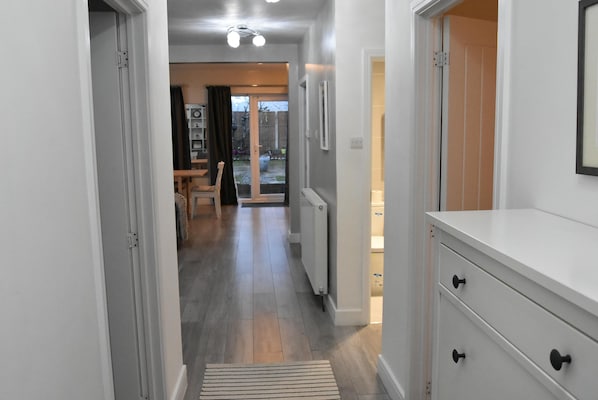 House | Interior - Charming Wembley Home Near Wembley Stadium (Wembley)