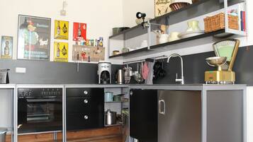 Fridge, oven, stovetop, dishwasher