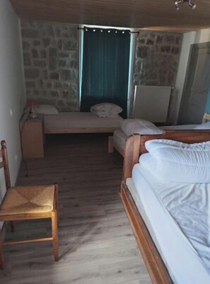 1 bedroom, free WiFi, bed sheets