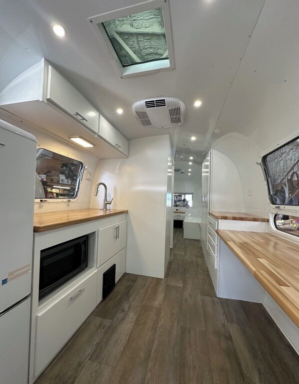 Fridge, microwave, coffee/tea maker, toaster - Great Allegheny Airstream (Meyersdale)