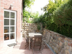 Outdoor dining - Wohnung in Semlow mit Garten und Terrasse (Semlow)