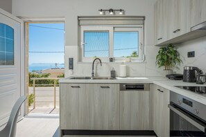 Kylskåp, ugn, spishäll och diskmaskin