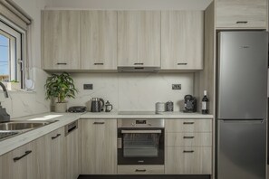 Kühlschrank, Ofen, Herdplatte, Geschirrspüler