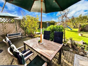 Outdoor dining - Modernes Ferienhaus in Thorstorf mit Sauna (Thorstorf)