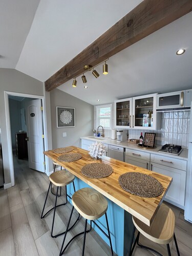 Upscale Beach Cottage - rock view - paddleboards