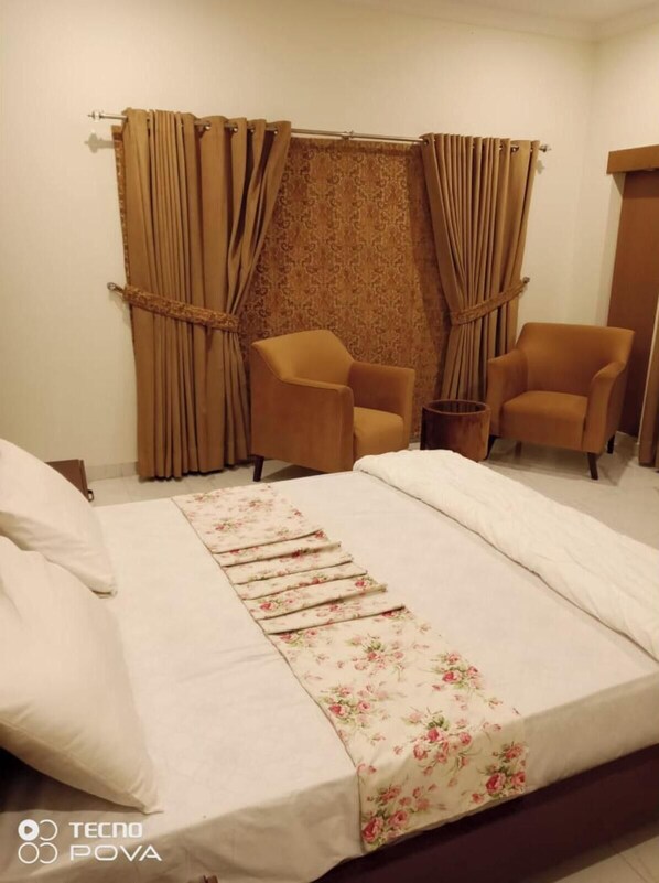 8 Schlafzimmer, WLAN