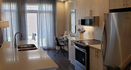 Quiet Gate-Away for Short-Term Stay - Minutes from Ottawa International Airport