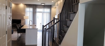 Quiet Gate-Away for Short-Term Stay - Minutes from Ottawa International Airport