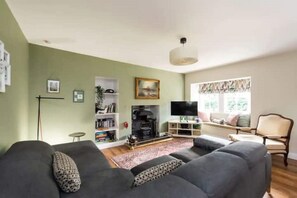 Smart TV, fireplace - Delightful Garden Upper Cottage in Oldhamstocks (Oldhamstocks)