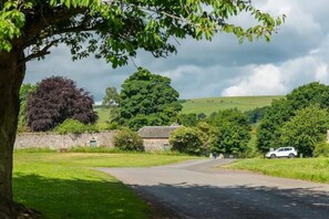Property grounds - Delightful Garden Upper Cottage in Oldhamstocks (Oldhamstocks)