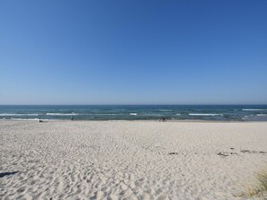 Tæt på stranden