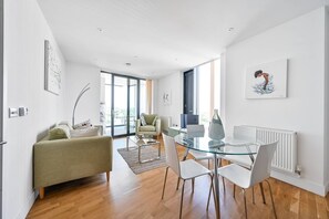 Apartment | Dining - London Bliss Retreat (London)