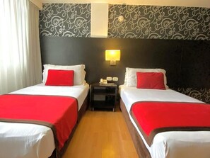 Habitación junior con 1 cama matrimonial o 2 individuales | Wifi gratis