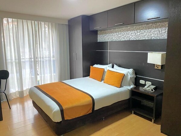 Habitación individual junior, vista a la ciudad | Wifi gratis