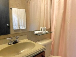 Habitación individual junior, vista a la ciudad | Baño