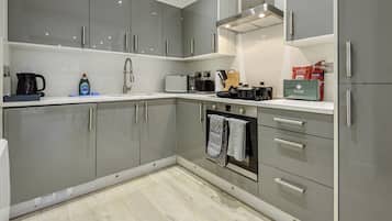 Economy Apartment, 1 Bedroom, Private Bathroom | Private kitchen | Full-size fridge, microwave, oven, stovetop