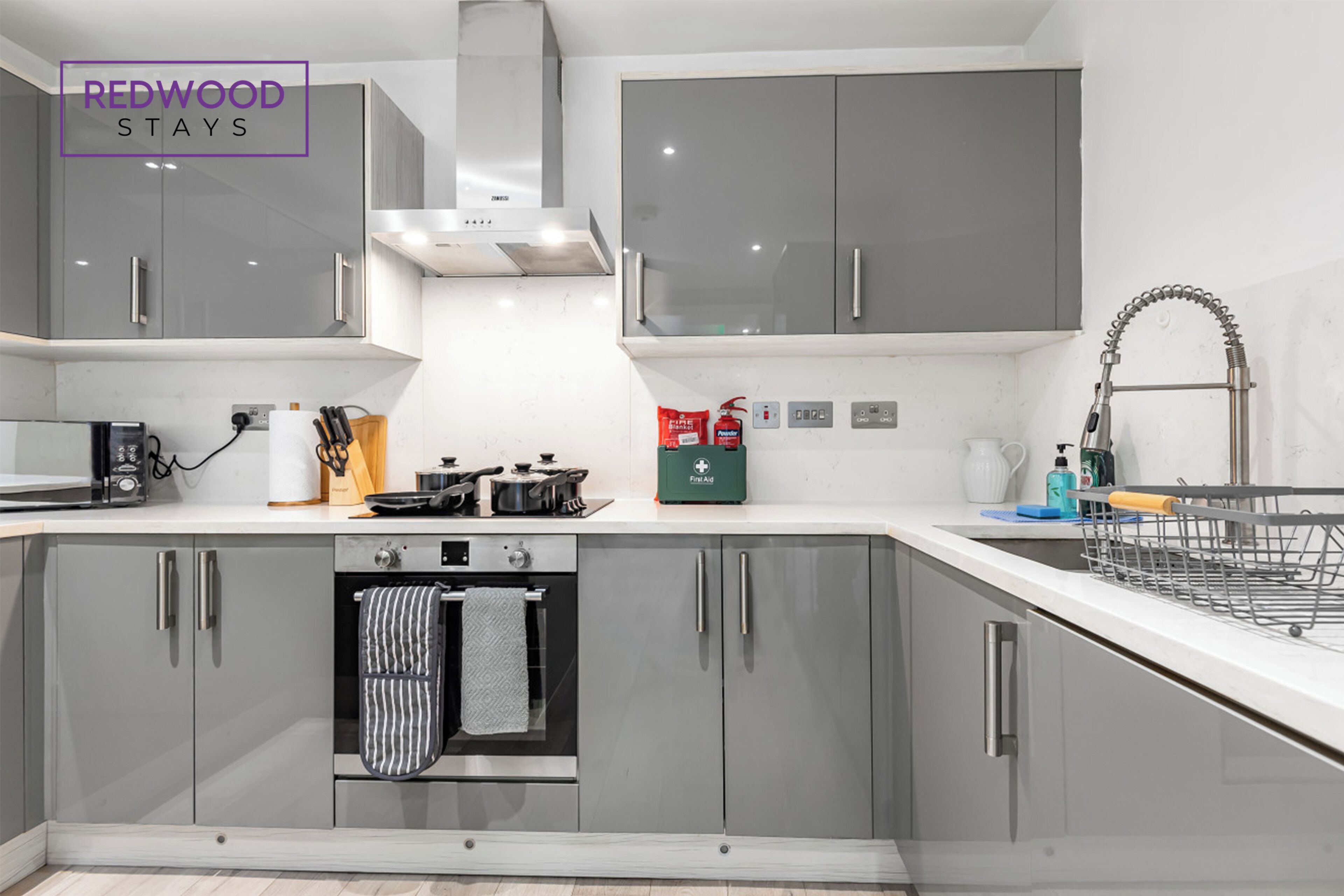 Comfort Apartment, 1 Bedroom, Private Bathroom, City View | Private kitchen | Full-size fridge, microwave, oven, stovetop