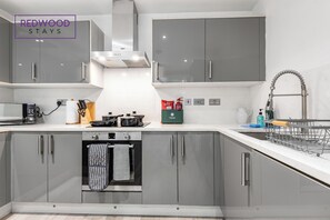 Comfort Apartment, 1 Bedroom, Private Bathroom, City View | Private kitchen