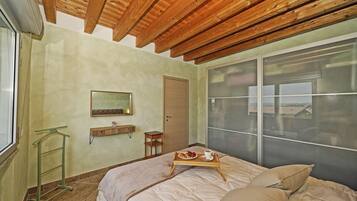 Apartment | Schrank