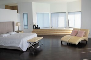 Deluxe suite, balkon, uitzicht op zee | 1 slaapkamer, een bureau, gratis wifi, beddengoed